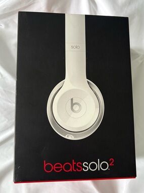 Beats by Dr Dre Solo2 On-Ear Headphones White Foldable RemoteTalk New Never Used